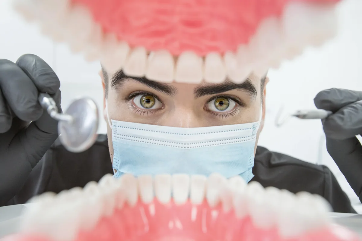 Interior moderno de Clínica Dental Torrealba